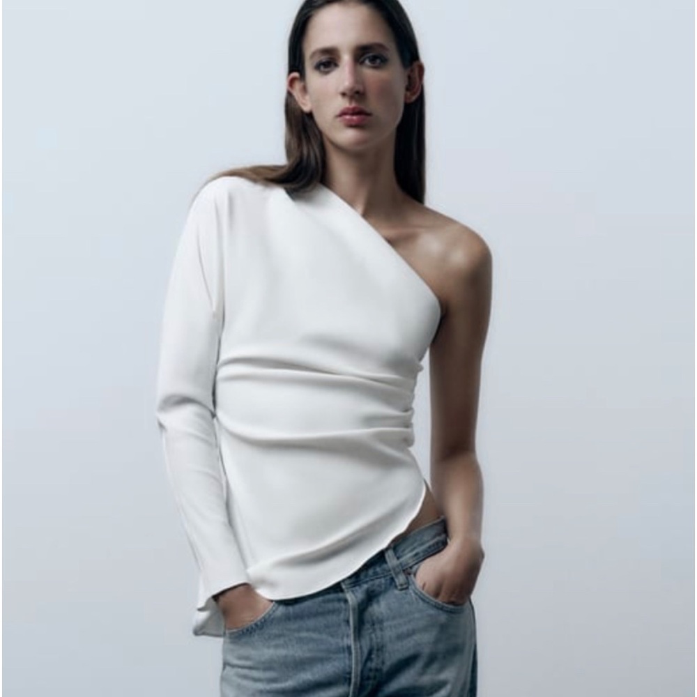 Zara asymmetric Top.